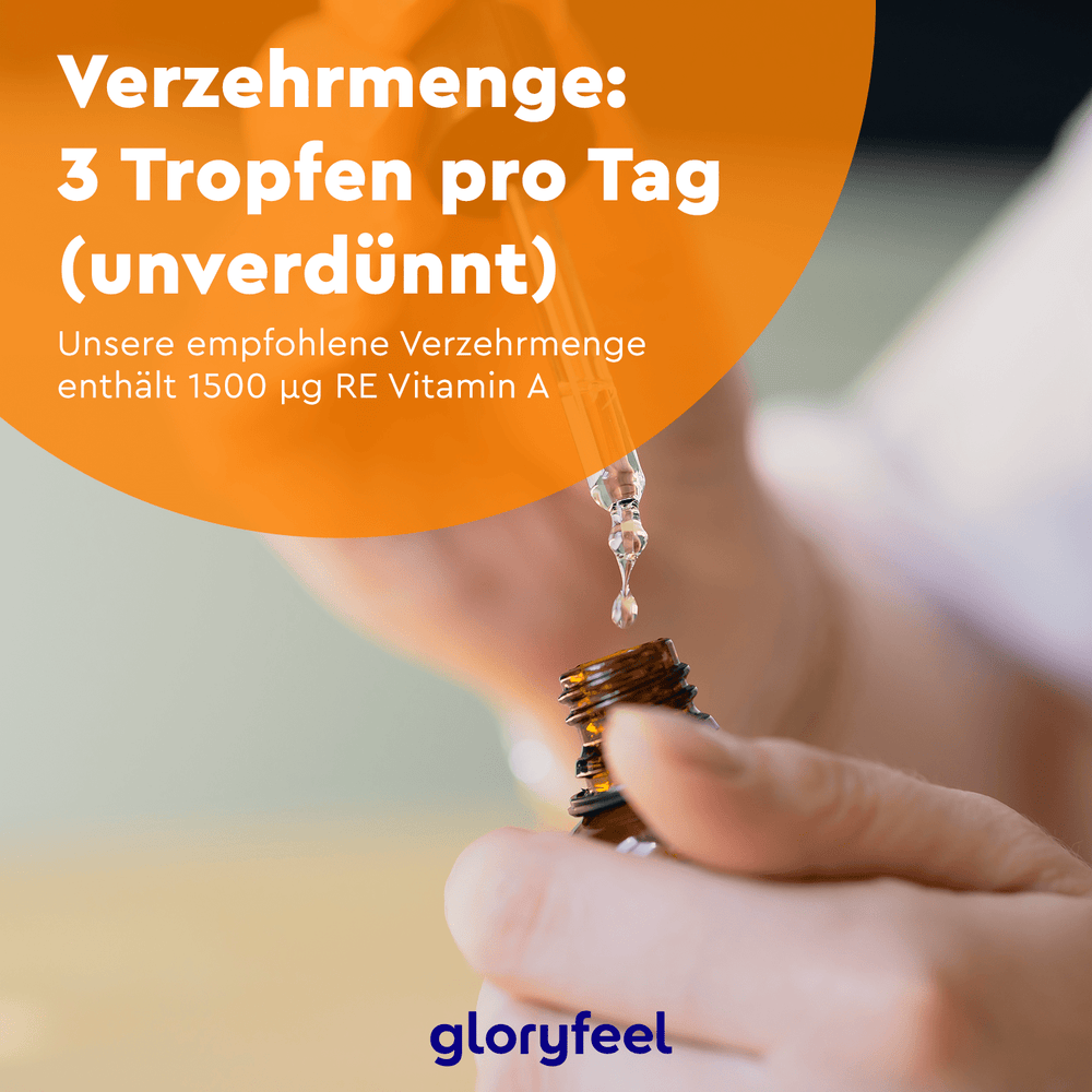 Vitamin-A-Tropfen der gloryfeel GmbH werden mit einer Pipette dosiert. Die Verpackung enthält einen deutschen Text zur Tagesdosis und zum Retinol-Gehalt für eine optimale Gesundheit.