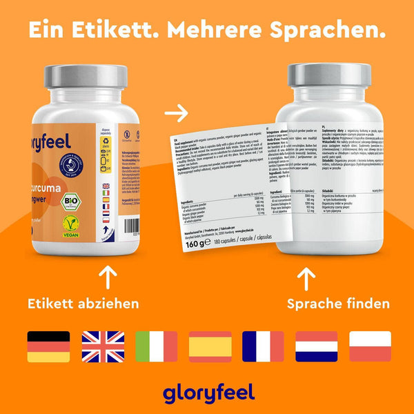 Zwei Flaschen Bio Curcuma + Bio Ingwer Kapseln von gloryfeel GmbH: eine mit abnehmbarem deutschem Etikett mit Piktogrammen, die andere mit mehrsprachigem Etikett. Unter den Flaschen befinden sich Länderflaggen.