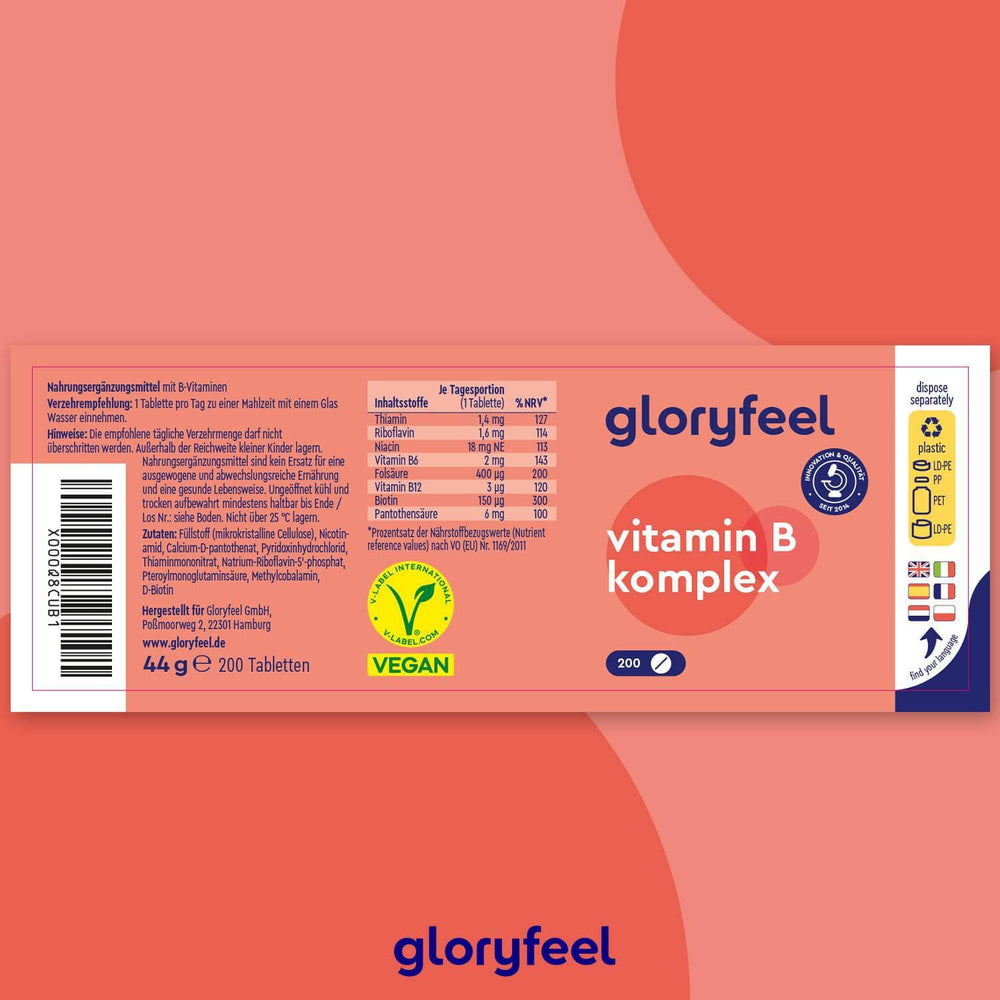 Das Produktetikett für gloryfeel GmbH Vitamin B Komplex hebt die B-Vitamine für den Stoffwechsel hervor und enthält Nährwertangaben, eine vegane Zertifizierung, einen Barcode, mehrere Sprachangaben und Verpackungssymbole.