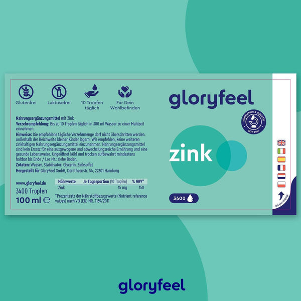 Das blau-grüne Etikett der „Zink Tropfen“ der gloryfeel GmbH zeigt deutlich sichtbar Gebrauchsanweisungen, Nährwertangaben und Zertifizierungen und betont so die hervorragende Bioverfügbarkeit von Zinksulfat.
