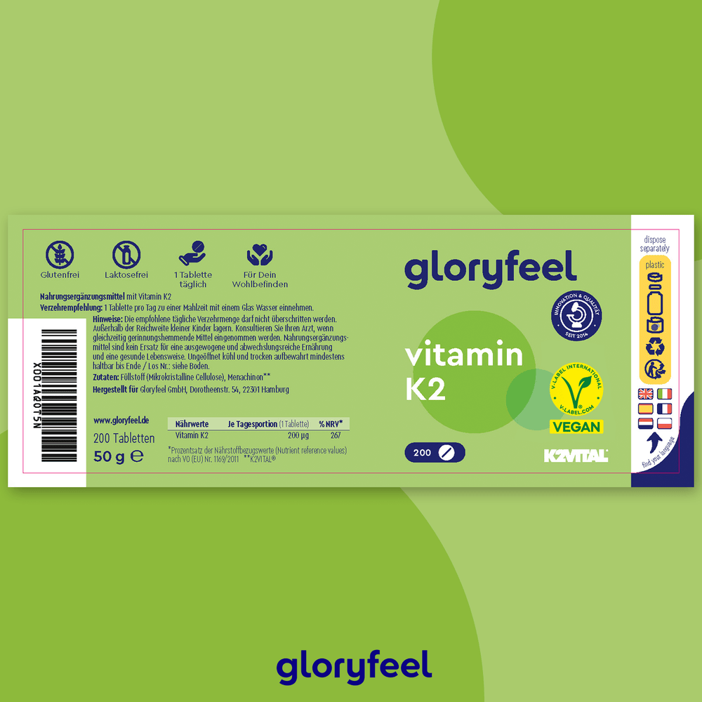 Die Vitamin K2 Tabletten der gloryfeel GmbH zeichnen sich durch ein veganes und glutenfreies Etikett, detaillierte Menachinon-7-Zutateninformationen und ein elegantes grün-weißes Design aus. Sie sind das ideale Nahrungsergänzungsmittel für Ihre Wellnessbedürfnisse.