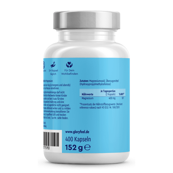 Die weiße Flasche mit blauem Etikett zeigt Nährwertangaben und Zutaten in deutscher Sprache, wobei der Magnesiumgehalt hervorgehoben wird. Sie enthält 400 Kapseln (152 g) „Magnesiumoxid Kapseln“ der gloryfeel GmbH.