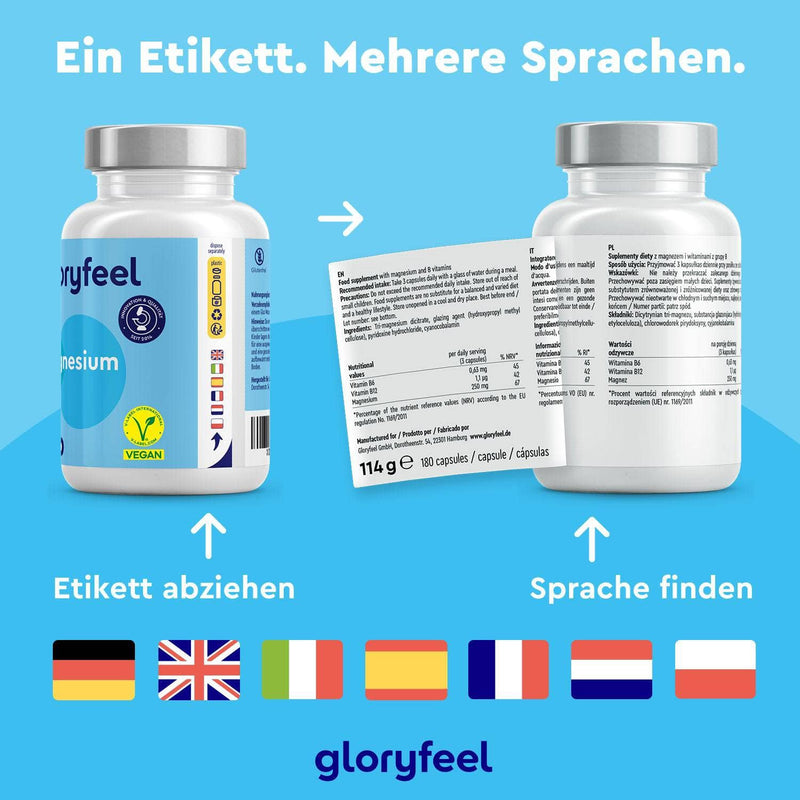 Zwei Flaschen mit Magnesium Plus Kapseln der gloryfeel GmbH sind mit mehrsprachigen Etiketten mit Sprachflaggen versehen, von denen eine teilweise abgezogen ist und Anweisungen in verschiedenen Sprachen freigibt.